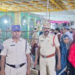 ಎಸ್ ಐ ಜಿಲಾನಿ…ಎಎಸ್ ಐ ಭಾಸ್ಕರ್ ರೆಡ್ಡಿ ನೇತೃತ್ವದಲ್ಲಿ ದರ್ಗಾ ಪ್ರದೇಶದಲ್ಲಿ ಪೊಲೀಸರು ಪರಿಶೀಲನೆ ನಡೆಸುತ್ತಿದ್ದಾರೆ.