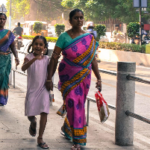 നെല്ലൂർ ജില്ലയിലെ ആത്മകൂറിലെ വൈദ്യുതി പ്രശ്‌നങ്ങളിൽ ആദിവാസി കോളനി നിവാസികളുടെ നൂതന പ്രതിഷേധം.