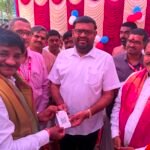అధికారుల నిర్లక్ష్యమా..? కాంట్రాక్టర్ అలసత్వమా..? నానా అవస్థలు పడుతున్న ప్రజలు
