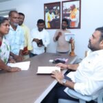 జిల్లా కలెక్టర్ ను మర్యాదపూర్వకంగా కలిసిన విద్యాశాఖాధికారులు