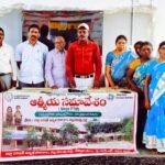 సాంఘిక సంక్షేమ బాలికల వసతి గృహంలో వసతి సామాగ్రిని పంపిణీ చేసిన శాసనసభ విప్ సుబ్బరాజు