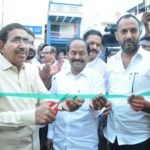 ప్రజలతో మమేకమౌతూ ముందుకు సాగిన మంత్రి p