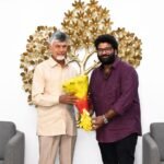 గురువు జన్మదినం సందర్భంగా నిత్యవసర సరుకులు అందించిన చిట్నేని మాధవి వెంకటేశ్వరరావు