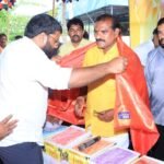 సంగం మండలం దువ్వూరు గ్రామంలో ఈరోజు ఉదయం 9 గంటలకు *ప్రభుత్వ సాంఘిక సంక్షేమ బాలుర వసతి గృహం విద్యార్థులకు మెటీరియల్ పంపిణీ*
