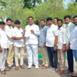 నిరుపేద కుటుంబానికి అండగా బీఆర్ఎస్ నాయకులు.. రూ.40 వేల ఆర్థిక సాయం అందజేత