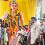 பக்திப் பரவசத்தில் ஆழ்ந்த பிறகு, வீர ஆஞ்சநேய சுவாமி கோவிலில் ஒரு சிறிய சிலை பிரதிஷ்டை செய்யப்பட்டது ஒரு பிரம்மாண்டமான நிகழ்வாக அமைந்தது…..!