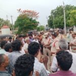 ఇంటింటికీ టీడీపీ కరపత్రాల పంపిణీ