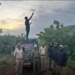 సంగం మండలం మర్రిపాడు వద్ద బెజవాడ పాపిరెడ్డి కాలువపై ధ్వంసమైన సైఫన్ ఆక్విడెక్ట్‌ను పరిశీలించిన కావలి ఎమ్మెల్యే దగ్గుమాటి వెంకట కృష్ణారెడ్డి.