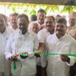 ఖాకీ చొక్కా వెనుక.. కరిగిపోయే కరుణామయ హృదయం.