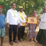 బి ఎల్ ఒ కి ఏమ్యూనరేషన్ ఫామ్స్ అందజేత