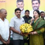 గృహనిర్బంధం లో కొనసాగుతున్న దీక్షా శిబిరం