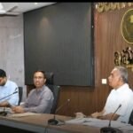 ట్రాఫిక్ నిబంధనలు ఉల్లంఘిస్తే లైసెన్స్ రద్దు: కలెక్టర్ దివాకర్ టి.ఎస్.