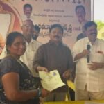 సీఎం సహాయనిధి చెక్కులు అందజేసిన ఎమ్మెల్యే పాశం సునీల్!