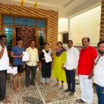 స్టేషన్ ఘనపూర్ మండల కేంద్రంలో అధ్యక్షులు *సట్ల వెంకటరమణ గౌడ్ ఆధ్వర్యంలో SIR Help Desk కేంద్రం ప్రారంభించిన బిజెపి రాష్ట్ర నాయకులు, జనగామ జిల్లా SIR కన్వీనర్, స్టేషన్ ఘనపూర్ అసెంబ్లీ నియోజకవర్గ బాధ్యులు బొజ్జపల్లి సుభాష్ గారు పాల్గొన్నారు* ఈ కార్యక్రమం మండల కేంద్రంలోని *మధు ఎలక్ట్రికల్ షాప్ (రైల్వే గేట్ వద్ద )* నిర్వహించడం జరిగింది. *స్థానిక ఓటర్లు, ప్రజలు ఎస్ ఐ ఆర్ ప్రక్రియ గురించి అడిగి తెలుసుకుని వారి ఎన్రోల్మెంట్ ఫార్మ్స్ పూర్తి చేసి ఇవ్వడమైంది. ఫామ్ నింపే సమయంలో ఏమైనా సమస్యలు ఉంటే సంప్రదించగలరు. కార్యక్రమంలో భాగంగా జఫర్గడ్ మండల అధ్యక్షులు కోర్కొప్పుల నగేష్ గౌడ్ పండిట్ దీన్ దయాల్ ఉపాధ్యాయ ప్రశిక్షణ అభియాన్ జిల్లా కన్వీనర్ బల్ల శ్రీనివాస్ గారు వరంగల్ పార్లమెంట్ కో కన్వీనర్ ఇనుగాల యుగేందర్ రెడ్డి గారు స్థానిక కౌన్సిల్ అభ్యర్థి ఆమంచ నిర్మల గారు జిల్లా కార్యవర్గ సభ్యులు కందిమల్ల కృష్ణమూర్తి గారు జిల్లా ఎస్సీ మోర్చా అధ్యక్షుడు రడపాక ప్రదీప్ గారు జిల్లా ఓబీసీ నాయకులు గాజుల సంపత్ గారు మండల ప్రధాన కార్యదర్శి మంద రాజేష్ రెడ్డి ముసిగుంపుల ఉపేందర్ గౌడ్ చట్ల రాజ్ కుమార్ ఓటర్లు ప్రజలు తదితరులు పాల్గొన్నారు.