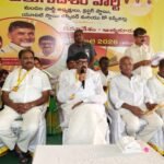 నీట్–సీబీఎస్‌ఈ అక్రమాలకు బాధ్యత వహిస్తూ కేంద్ర విద్యాశాఖ మంత్రి ధర్మేంద్ర ప్రధాన్ రాజీనామాను రాష్ట్రపతి తక్షణమే ఆమోదించాలి – ప్రధానమంత్రి నరేంద్ర మోడీ దేశ ప్రజలకు క్షమాపణ చెప్పాలి – నీట్ తదితర పరీక్షల పేపర్ లీక్ వ్యవహారంపై జ్యుడీషియల్ విచారణ జరిపించాలి: జిల్లా కాంగ్రెస్ కమిటీ అధ్యక్షురాలు ఎన్.డి. విజయ జ్యోతి కడప, జూలై 25 (పున్నమి ప్రతినిధి): దేశవ్యాప్తంగా నీట్, సీబీఎస్‌ఈ పరీక్షల నిర్వహణలో చోటుచేసుకున్న అక్రమాలు, అవకతవకలు, నిర్లక్ష్యం కారణంగా లక్షలాది మంది విద్యార్థులు, యువత భవిష్యత్తు ప్రమాదంలో పడిందని, ఈ పరిస్థితికి పూర్తి బాధ్యత వహిస్తూ కేంద్ర విద్యాశాఖ మంత్రి ధర్మేంద్ర ప్రధాన్ సమర్పించిన రాజీనామాను భారత రాష్ట్రపతి తక్షణమే ఆమోదించాలని జిల్లా కాంగ్రెస్ కమిటీ అధ్యక్షురాలు ఎన్.డి. విజయ జ్యోతి డిమాండ్ చేశారు.