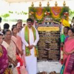 ഭക്തിയുടെ മയക്കത്തിലേക്ക് വീണുപോയ ശേഷം, വീരാഞ്ജനേയ സ്വാമി ക്ഷേത്രത്തിൽ ഒരു ചെറിയ വിഗ്രഹം പ്രതിഷ്ഠിച്ചത് ഒരു മഹത്തായ സംഭവമായിരുന്നു….!