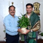 జీవో 396 రద్దు చేయాలంటూ నల్ల బ్యాడ్జీలతో దస్తావేజు లేఖరుల నిరసన