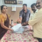 శ్రీకాళహస్తీశ్వరుడికి రూ. లక్ష విరాళం అందజేసిన విశాఖపట్నంకు చెందిన భక్తులు