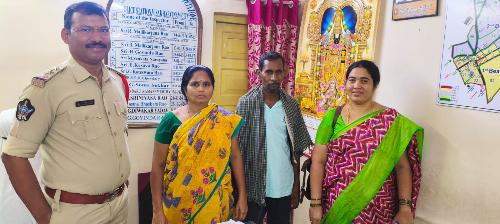 విశాఖపట్నం బీచ్ రోడ్డులో ఒక మహిళ ఆత్మహత్యాయత్నం