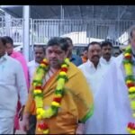 రోడ్డు వేశారు.. నీళ్లు పోయడం మరిచారు! డిఫెన్స్‌ కాలనీ రోడ్‌ నంబర్‌–4లో నాసిరకం పనులా ?????