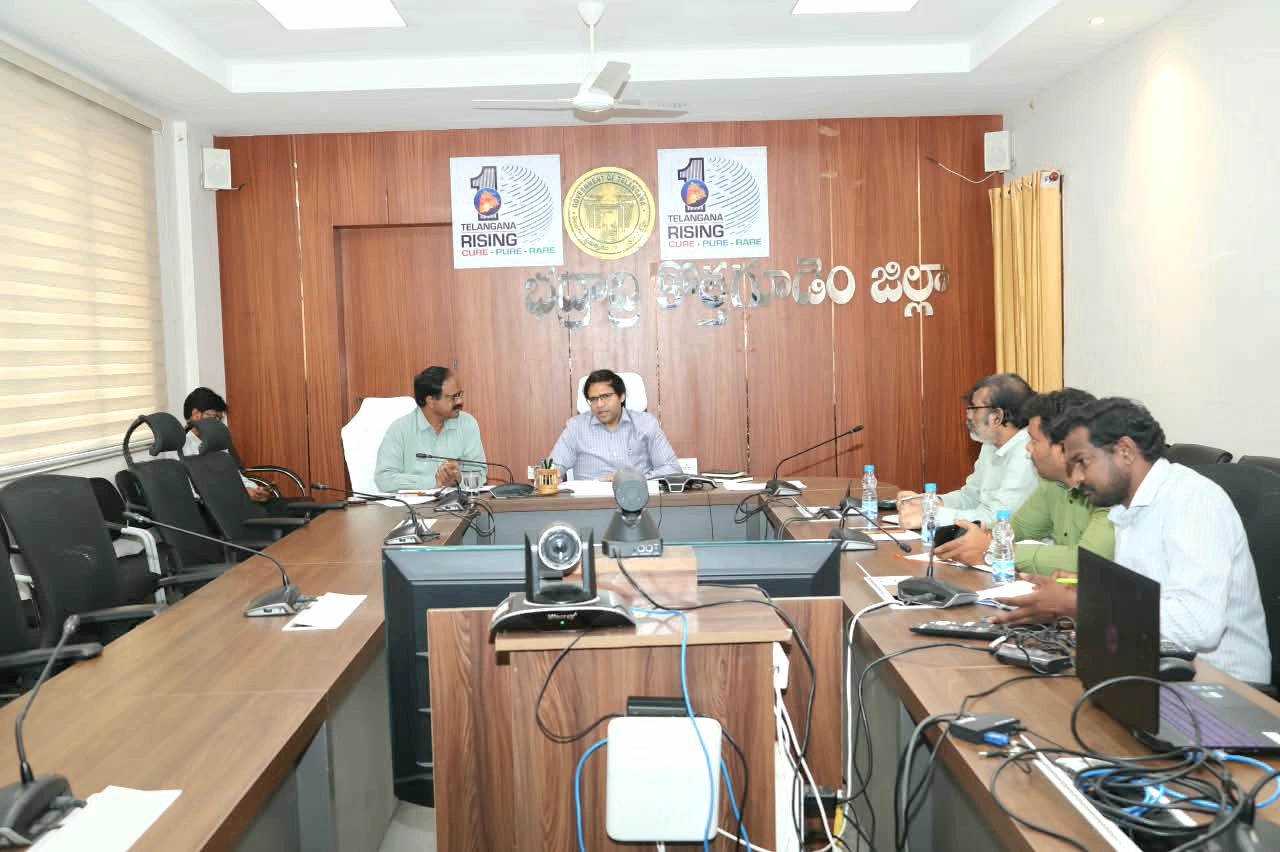 భూముల సమగ్ర రీసర్వే చేపట్టాలి