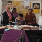 స్టేషన్ ఘన్‌పూర్ మండలం సముద్రాల బస్టండ్‌లో మానవత్వం పరిమళించింది.. అనాథ వృద్ధుడికి రాఖీ కట్టి అక్కగా అండగా నిలిచిన కట్ల పద్మ!