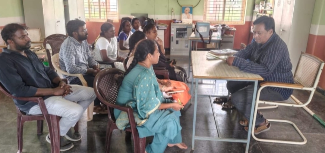 *సచివాలయము తనిఖీ,* *పున్నమి న్యూస్ రిపోర్టర్ హరికృష్ణ ఆగస్టు 19 వాకాడు మండలం,*
