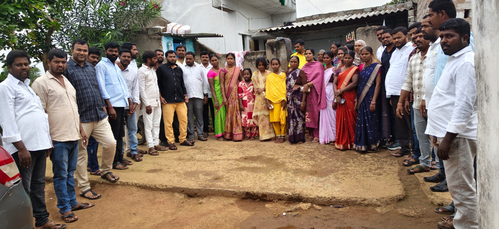స్నేహబంధం చాటుకున్న 2004–05 బ్యాచ్.. మిత్రుడి కుటుంబానికి ఆపన్నహస్తం