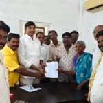 మండల ఇంజనీరింగ్ అధికారులతో సమీక్ష నిర్వహించిన శాసనసభ విప్ దాట్ల సుబ్బరాజు