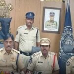 నెలలుగా ఒరిగిన విద్యుత్ స్తంభం… ప్రమాదపు అంచున మురళీనగర్ ప్రజలు