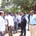 రహదారి సమస్యలను పరిష్కరించాలని ఎంపీకి వినతి