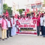 హాజరు రిజిస్టర్‌లో డిప్యూటీ తహసీల్దార్ సంతకం ఎక్కడ?