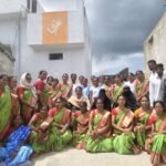 మాజీ సర్పంచ్ కుటుంబాన్ని పరామర్శించిన మాజీ కేంద్రమంత్రి.
