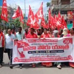 🌳 *సూళ్లూరుపేట GNT రోడ్డులో నేల రాలిన భారీ వృక్షం* 🌳