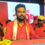 డ్యాగల శ్రీనివాస్ ముదిరాజ్ ఆరోగ్య పరిస్థితి అడిగి తెలుసుకున్న టిఆర్ఎస్ పార్టీ నాయకులు తడిగొప్పుల మల్లేష్