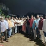 భక్తితో భజనలు చేస్తూ.. పోలీసులకు అండగా గ్రామస్థులు