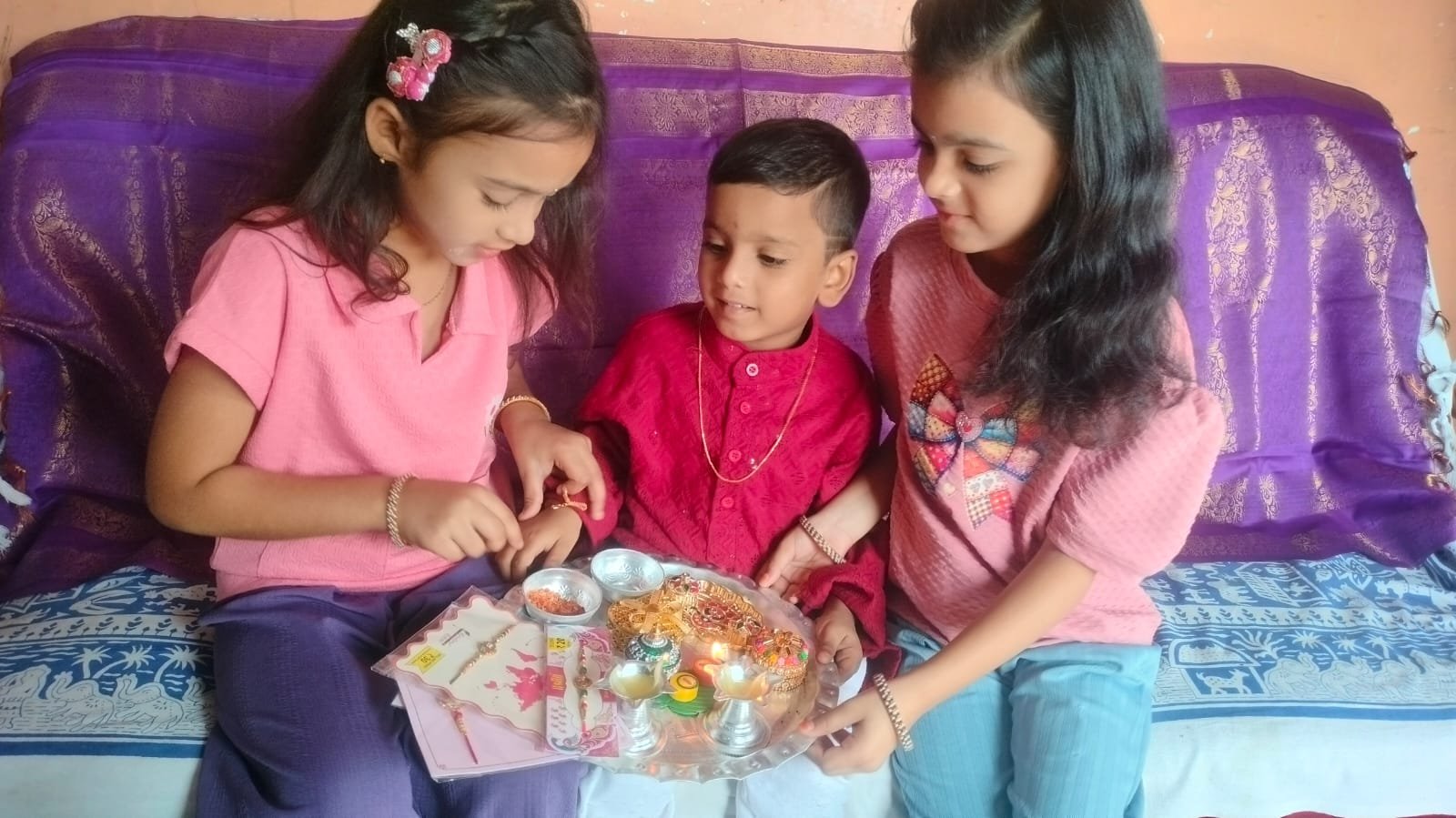 అన్నాచెల్లెళ్ల ఆత్మీయ అనుబంధానికి ప్రతీక — రాఖీ పండుగ శుభాకాంక్షలు 🪢