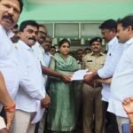 మాజీ ముఖ్యమంత్రిని కలిసిన విద్యార్థి విభాగం నాయకుడు