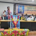 రాళ్లు మట్టి ముప్పు రహదారిపై భద్రత ప్రశ్నార్థకం