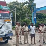 తృటిలో తప్పిన పెను ప్రమాదం బైక్ పై తెగిపడ్డ 11 కేవి విద్యుత్ తీగ