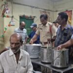 25వ వివాహ వార్షికోత్సవ వేళ నిరాశ్రయులకు అన్నదానం