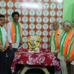 హెల్పింగ్ హ్యాండ్స్ సంస్థ ఆధ్వర్యంలో దివ్యాంగులకు నిత్యావసర సరుకుల పంపిణీ