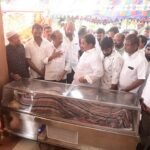 శ్రీశైలం అన్నదాన సత్రంలో కుటుంబం ఆత్మహత్య..