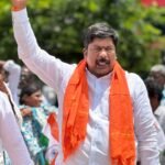 పశువేముల లో ప్రజల సమస్యలు విన్న తహసీల్దార్