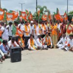 రోడ్డెక్కిన పాలిటెక్నిక్ విద్యార్థులు,