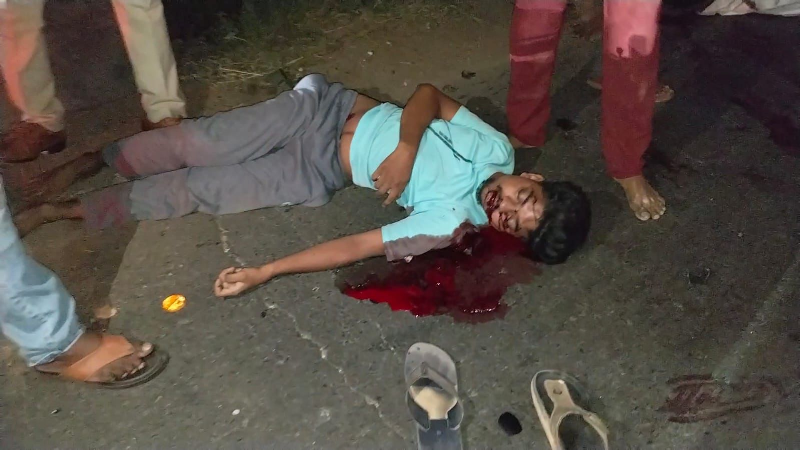 గూడూరు బైపాస్, మినీ బైపాస్ రోడ్డు మధ్యగల నెల్లూరు వైపు వెళ్లే జాతీయ రహదారిపై రెండు బైక్లు ఢీ.