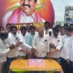 బైక్ అదుపుతప్పి ఇద్దరికి గాయాలు