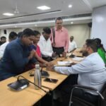అక్షయ శ్రీ ఫౌండేషన్ ఆధ్వర్యంలో చీరలు పంచడం జరిగింది