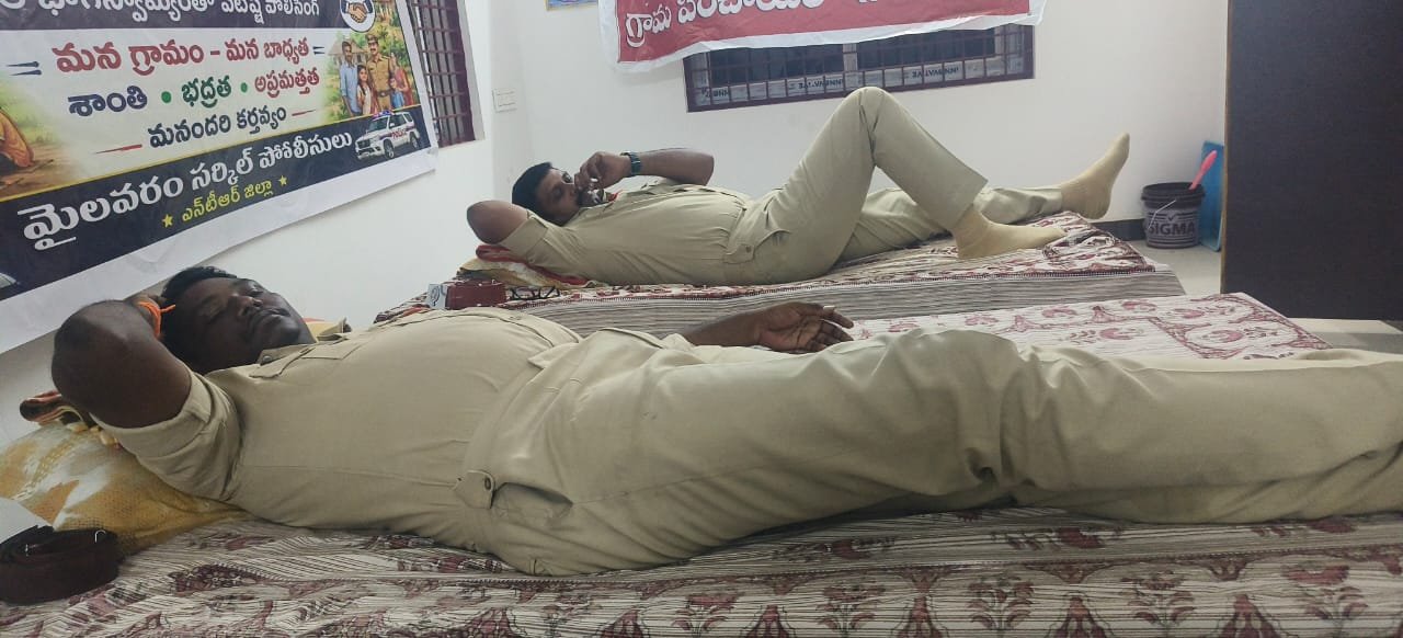 పోలీసుల ఆధ్వర్యంలో పల్లెనిద్ర – ప్రజా అవగాహన కార్యక్రమం!!*_