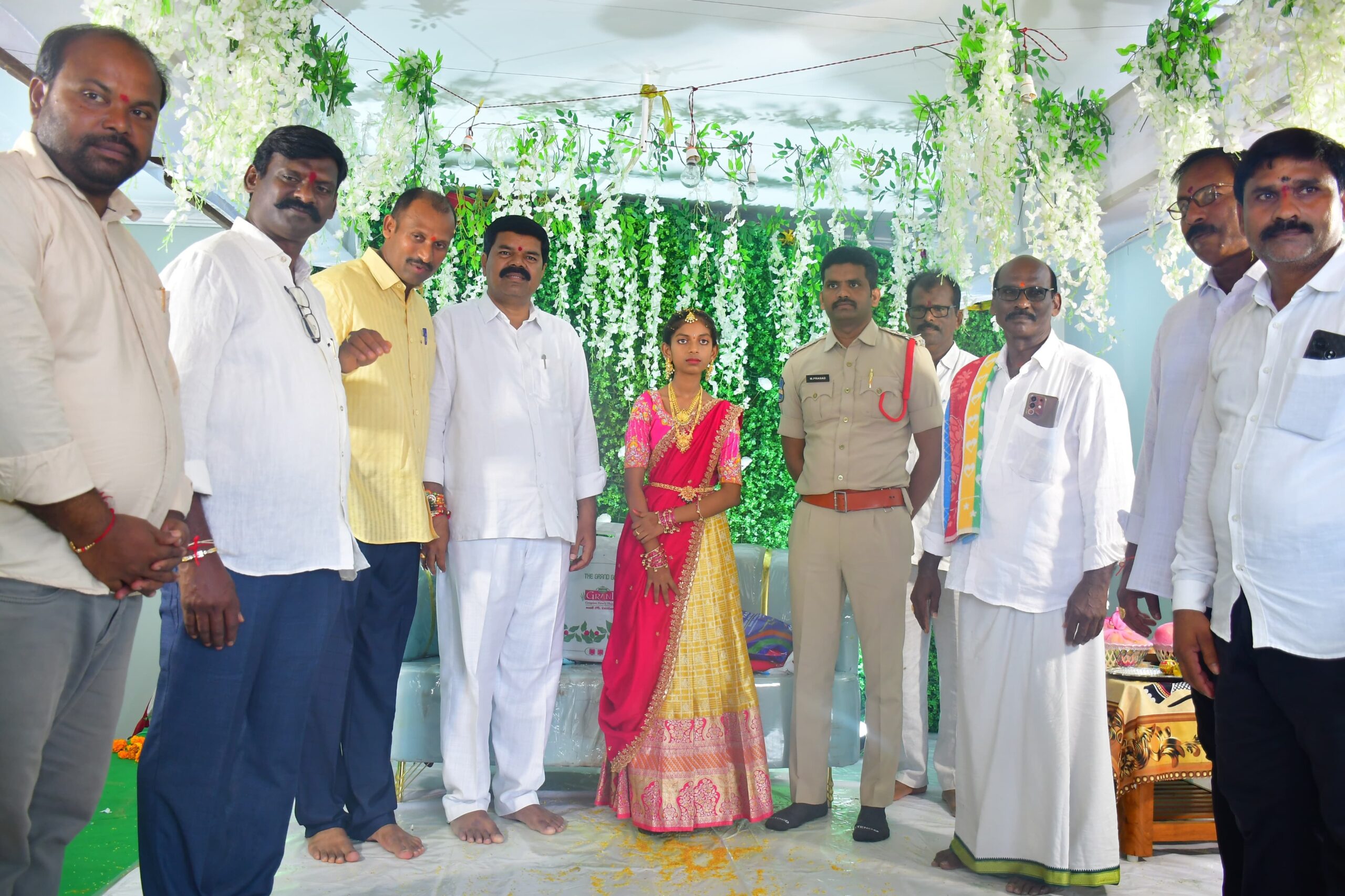 ఎమ్మెల్యే పాయం సందడి.. గృహప్రవేశ వేడుకల్లో పాల్గొన్న పాయం